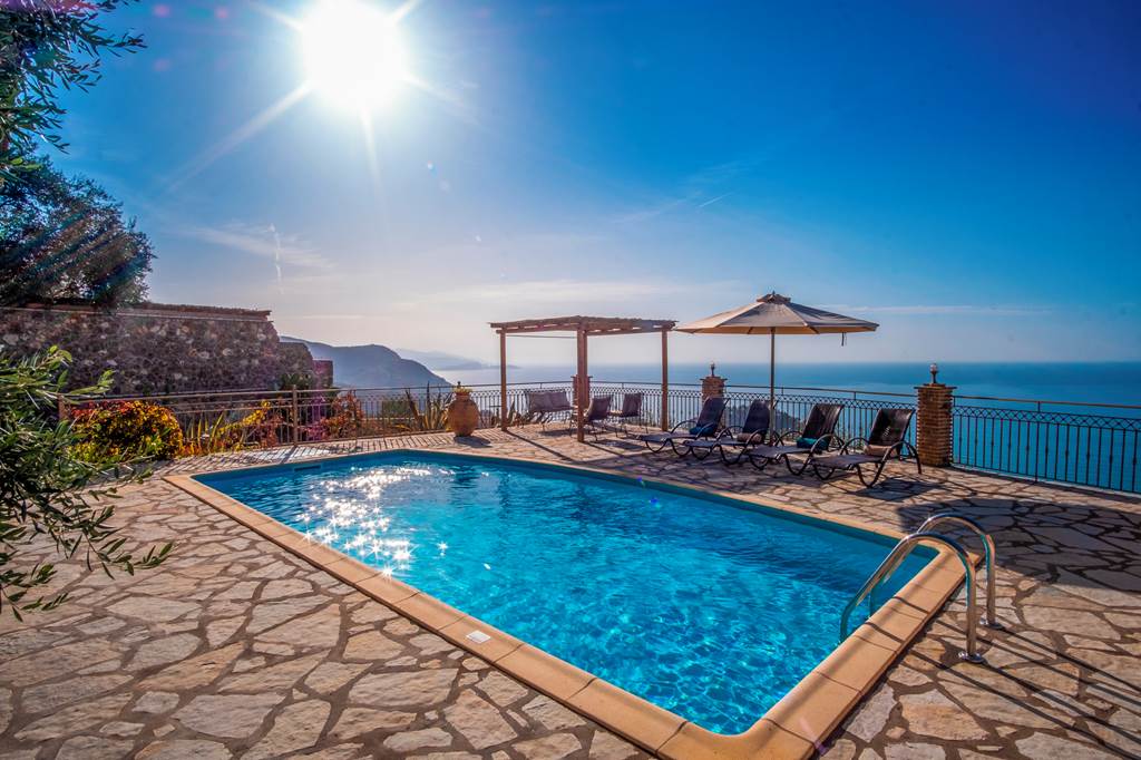 Apolis Deluxe Villa