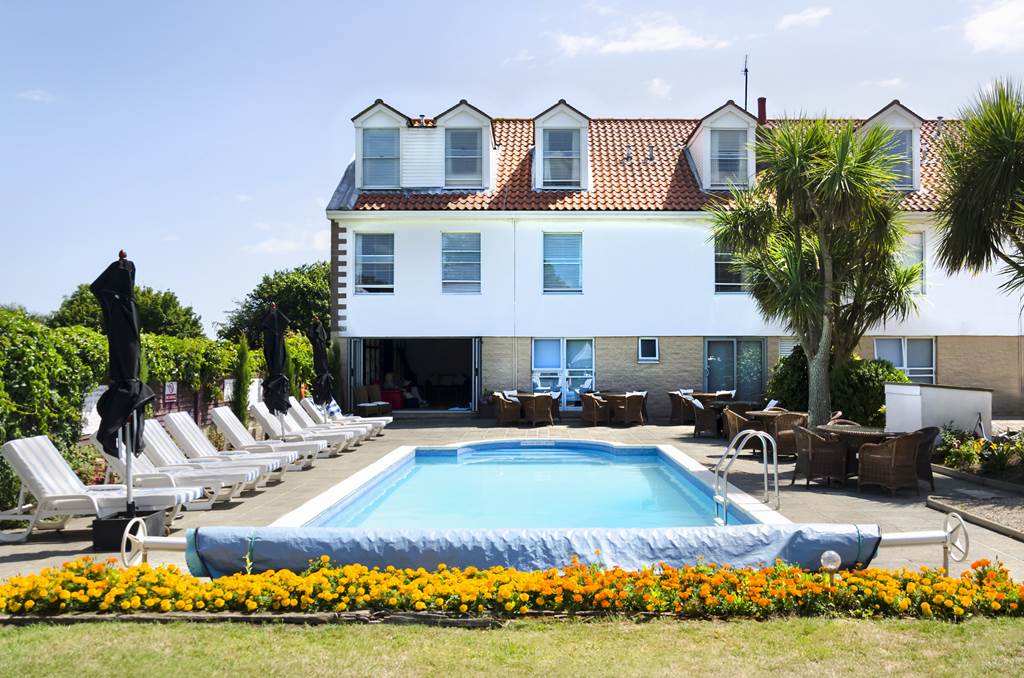 Beachcombers Hotel