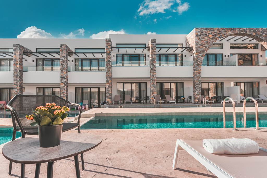 Cavo Suites