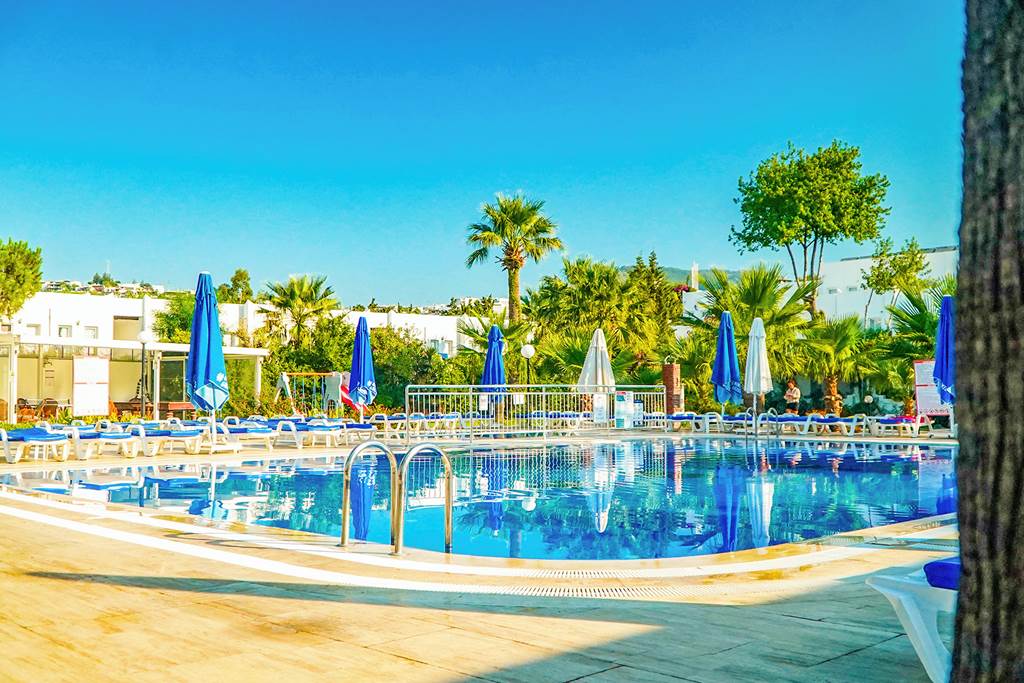 Nagi Beach Hotel
