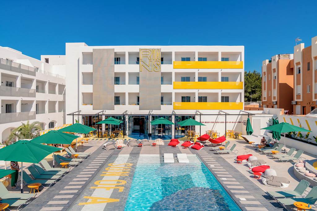 Ryans Lola's Ibiza