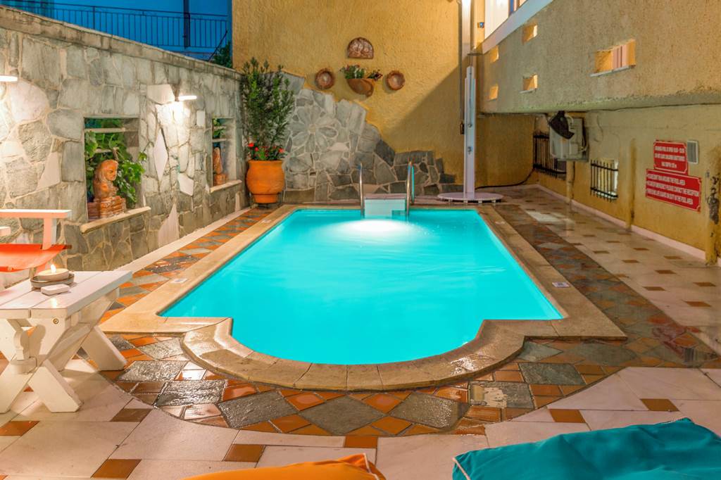 Thymi's Home Hotel