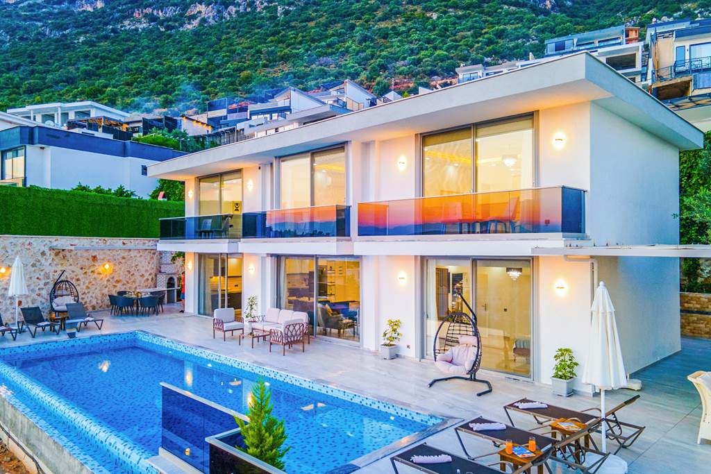 Villa Baco July