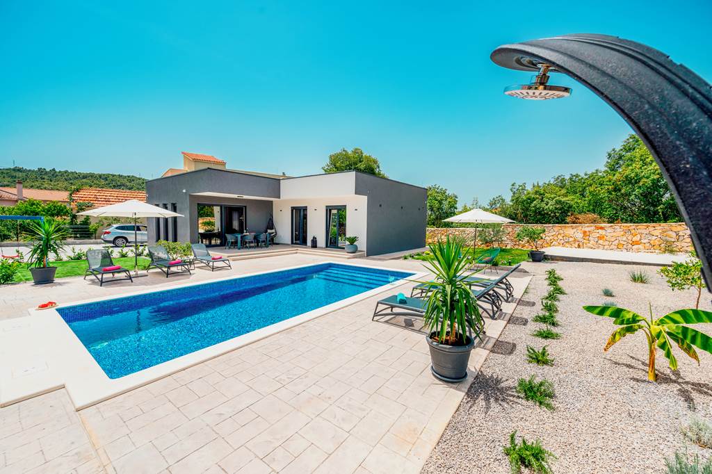 Villa Black Coral