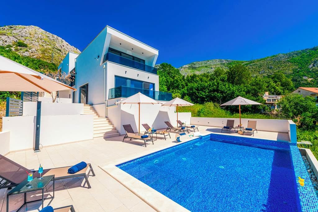 Villa Coastal Bliss
