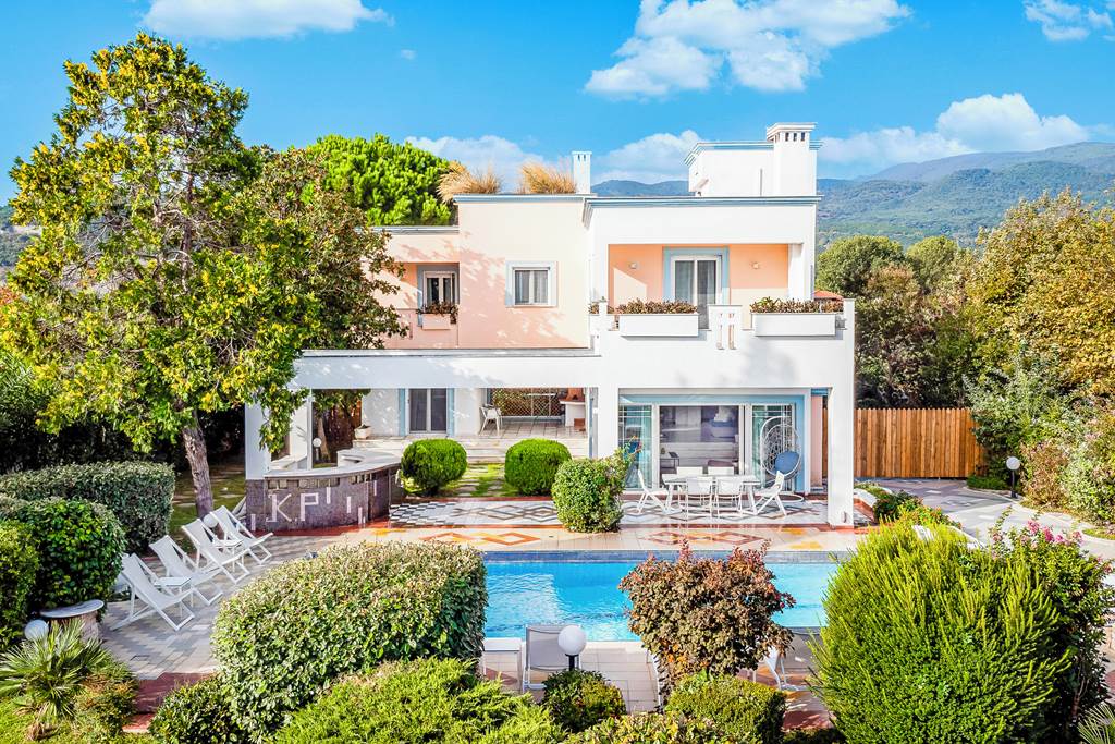 Villa IO Beachfront