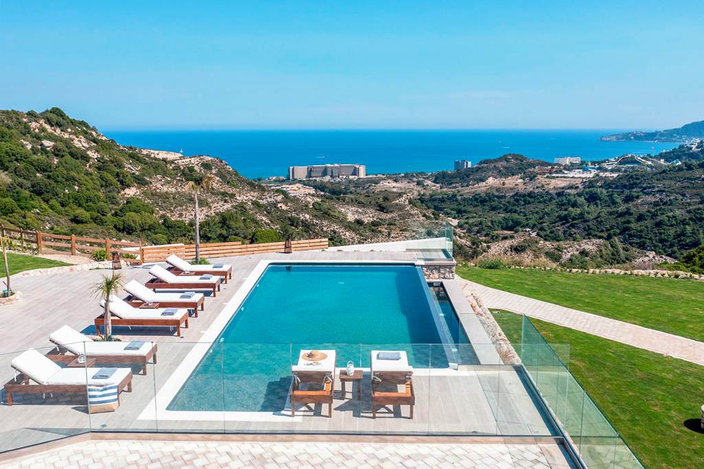 Villa Waves of Blue